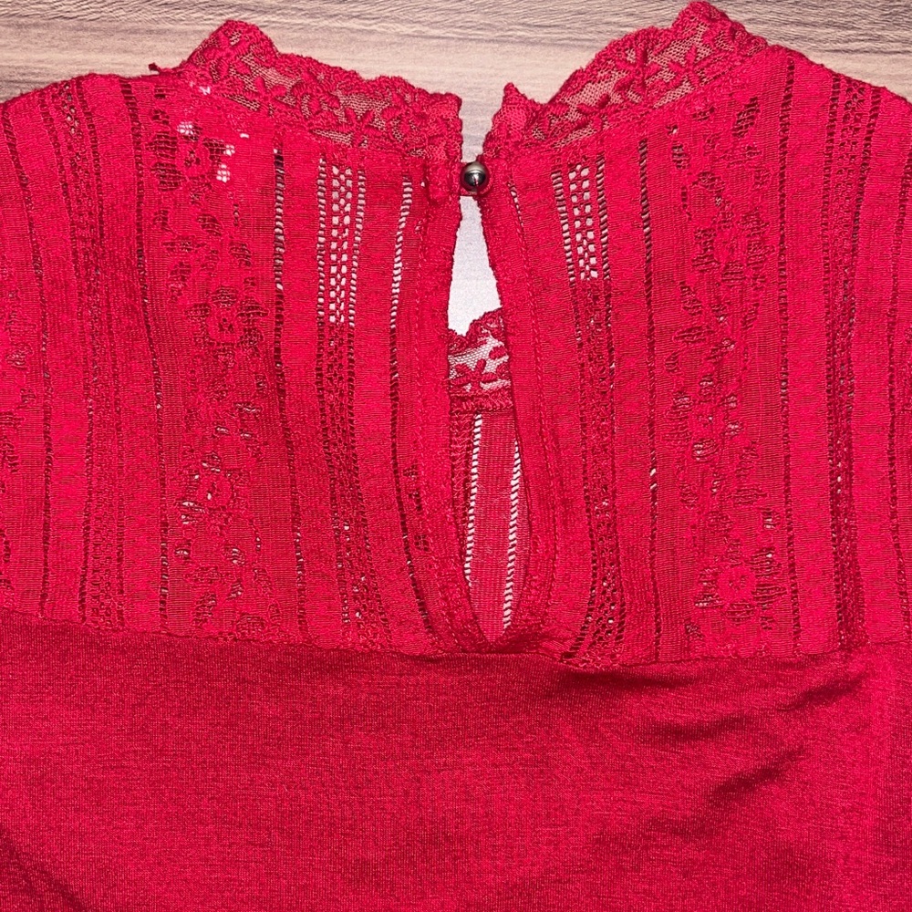 Red lace tank top. - Picture 8 of 12